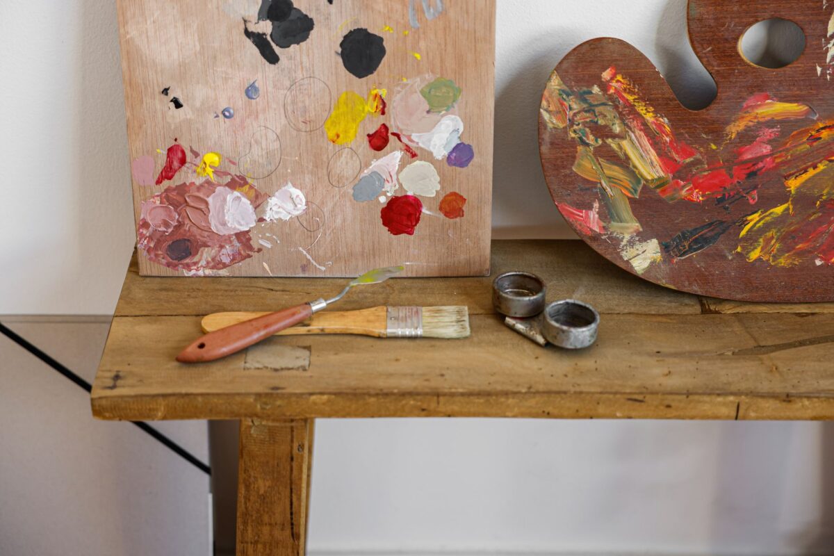 meuble bois peinture pinceau